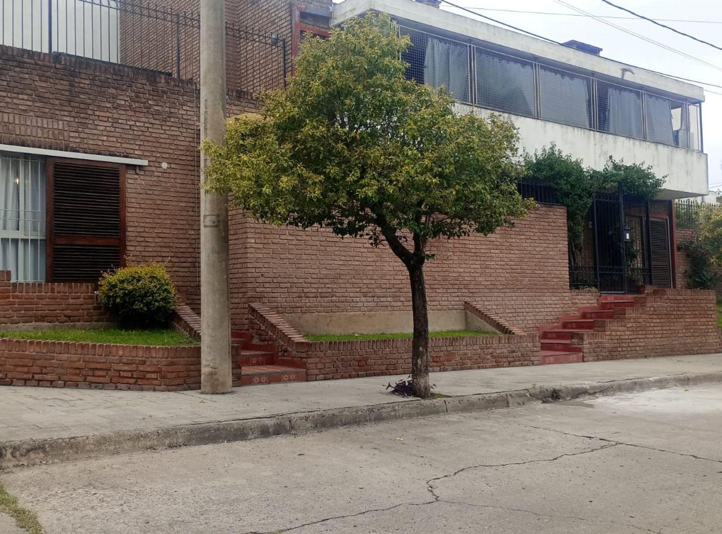 Foto de VENTA CASA 4 DORMITORIOS EN LOMAS DE SAN MARTIN, imagen 3