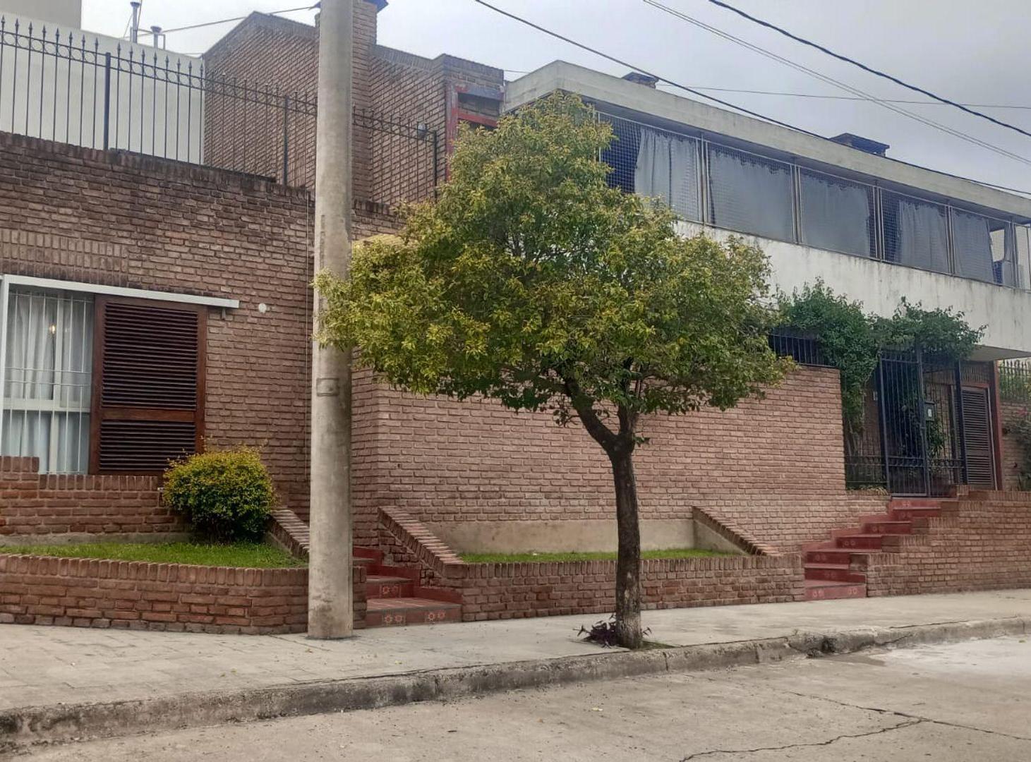Foto de VENTA CASA 4 DORMITORIOS EN LOMAS DE SAN MARTIN, imagen 1