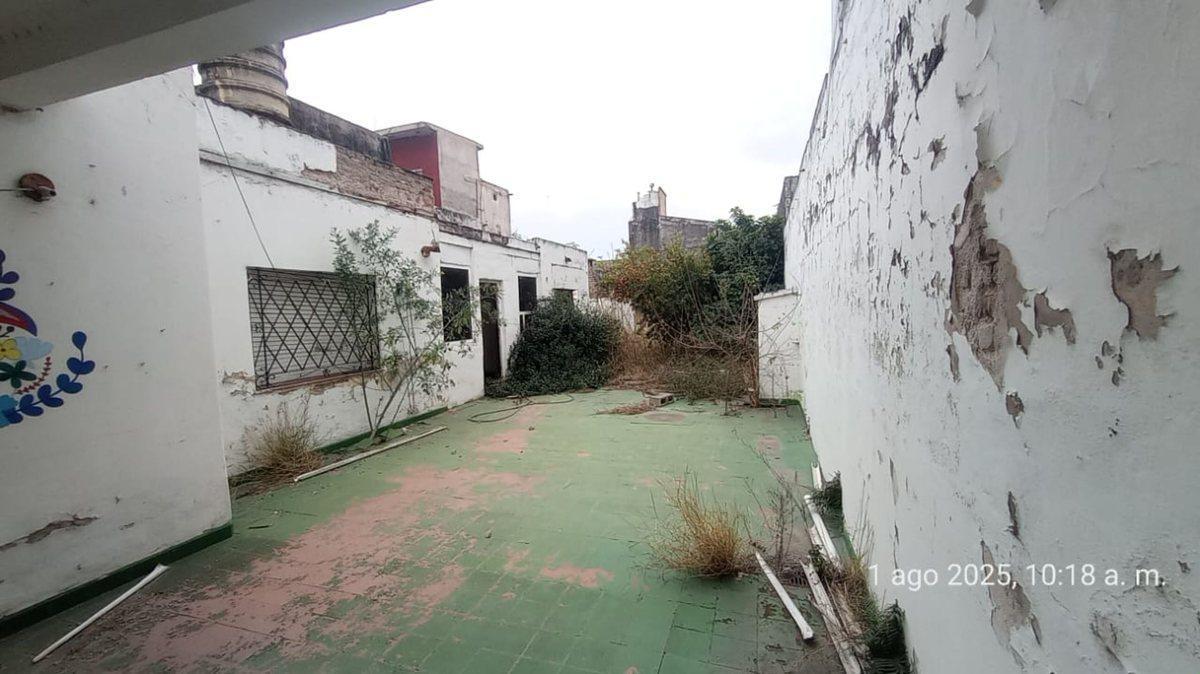 Foto de VENTA CASA A DEMOLER SOBRE LOTE DE 433 ALBERDI, imagen 5