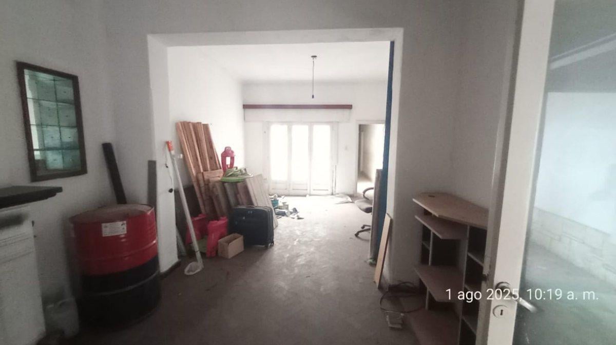 Foto de VENTA CASA A DEMOLER SOBRE LOTE DE 433 ALBERDI, imagen 3