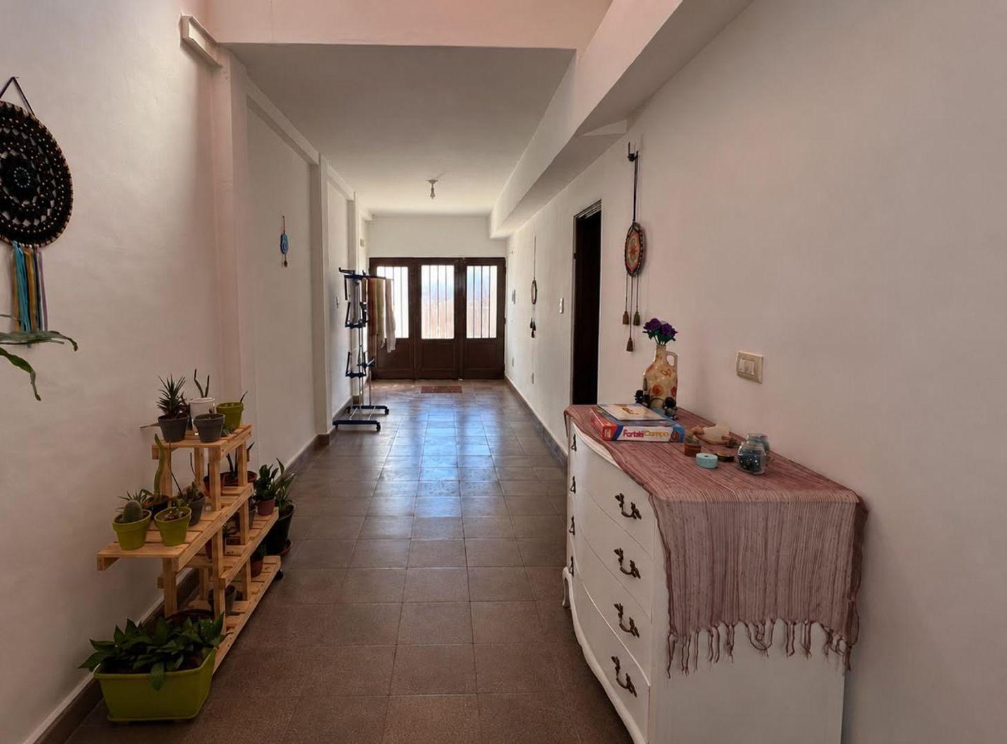 Foto de VENTA CASA ESQUINA 2 DORMITORIOS BARRIO LOS ROBLES, imagen 5