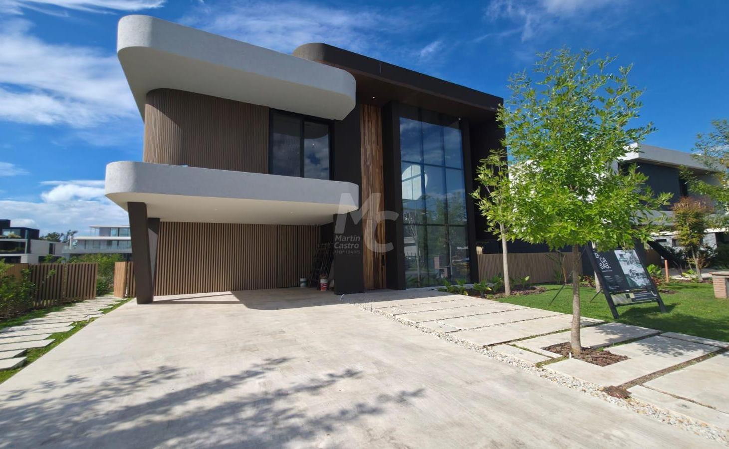 Casa a estrenar en venta en El Yacht