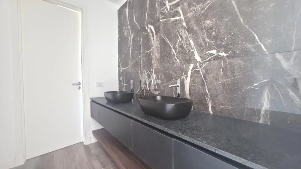Casa al río en venta en El Naudir 3