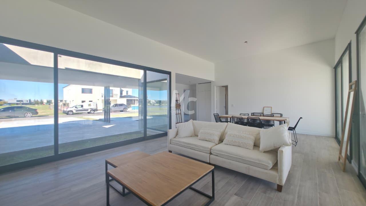 Casa al río en venta en El Naudir