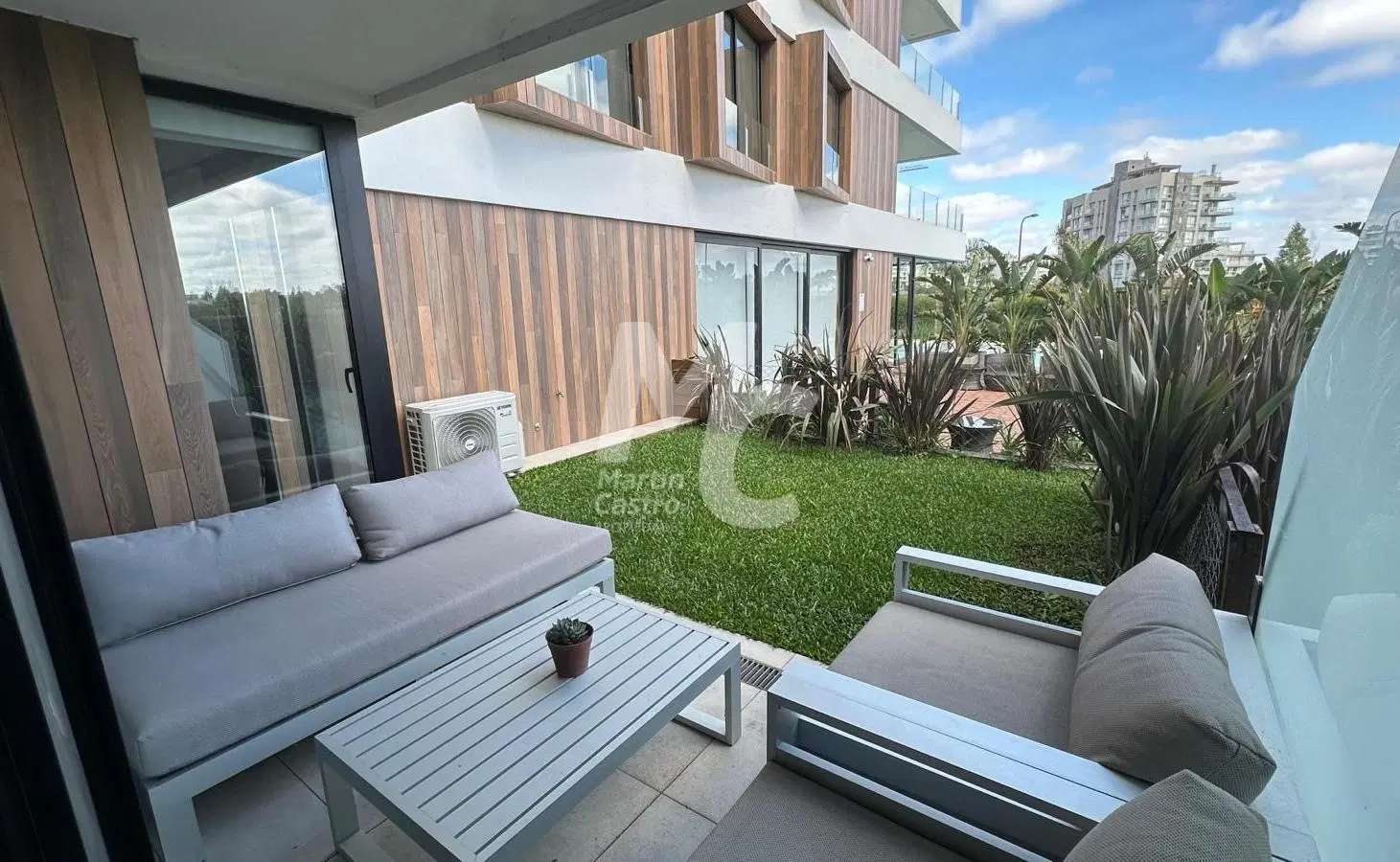Departamento en venta amoblado con JARDIN 2