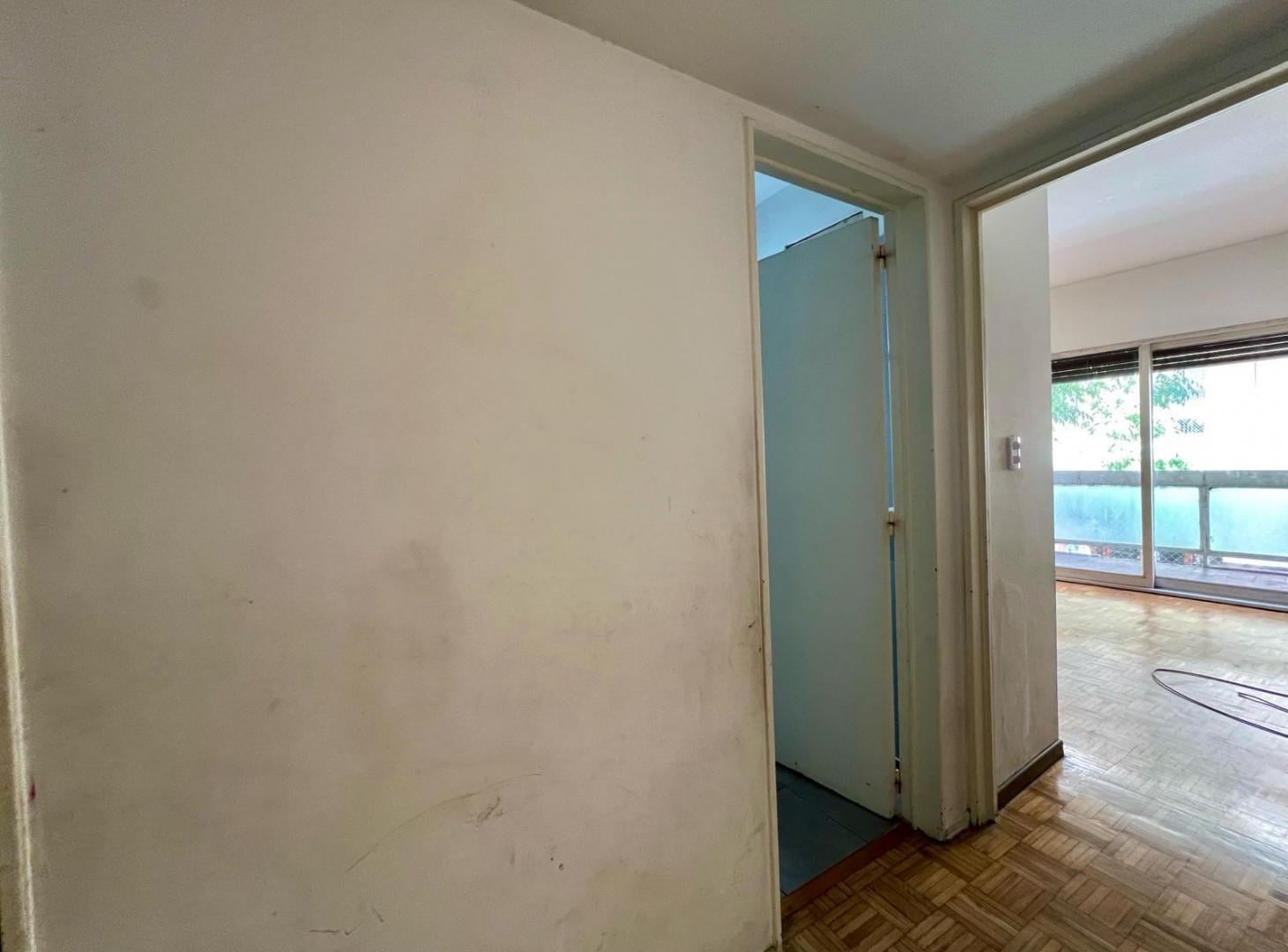 OPORTUNIDAD DEPTO 3 amb con dependencia o escritorio a reciclar en Recoleta