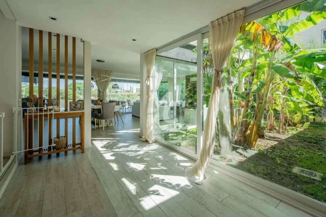 Casa a la laguna en venta en Costas 3