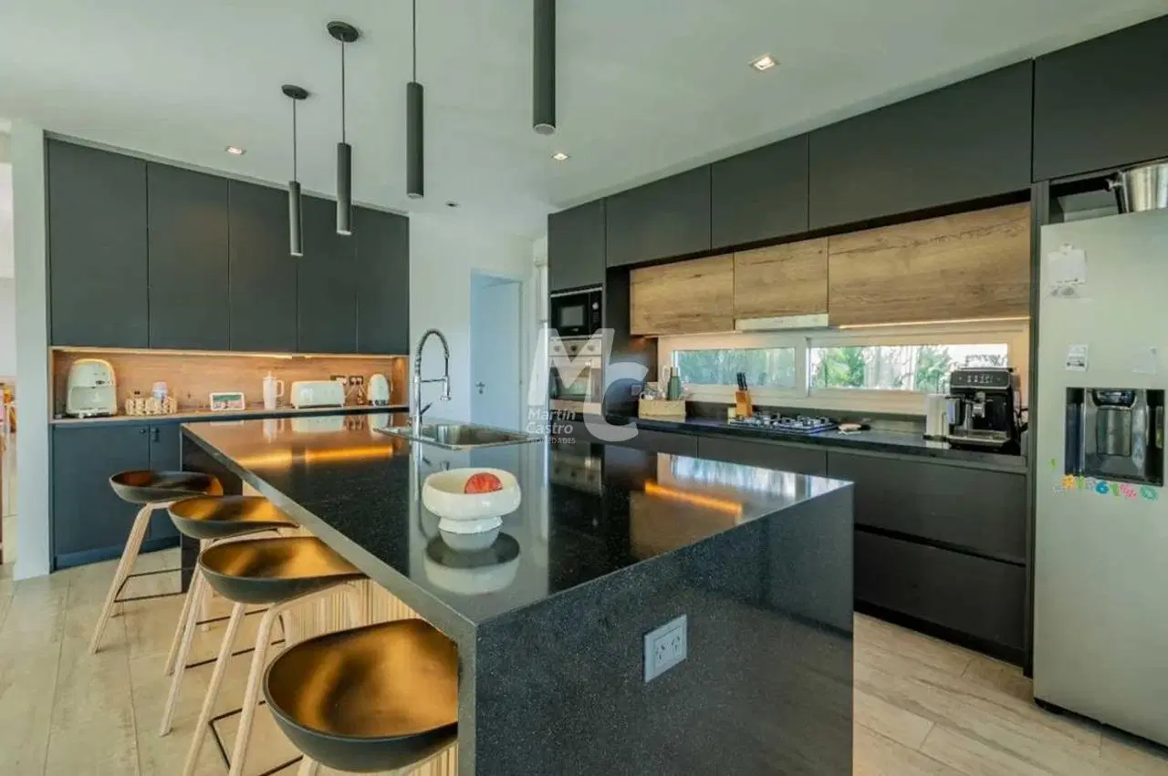 Casa a la laguna en venta en Costas 4