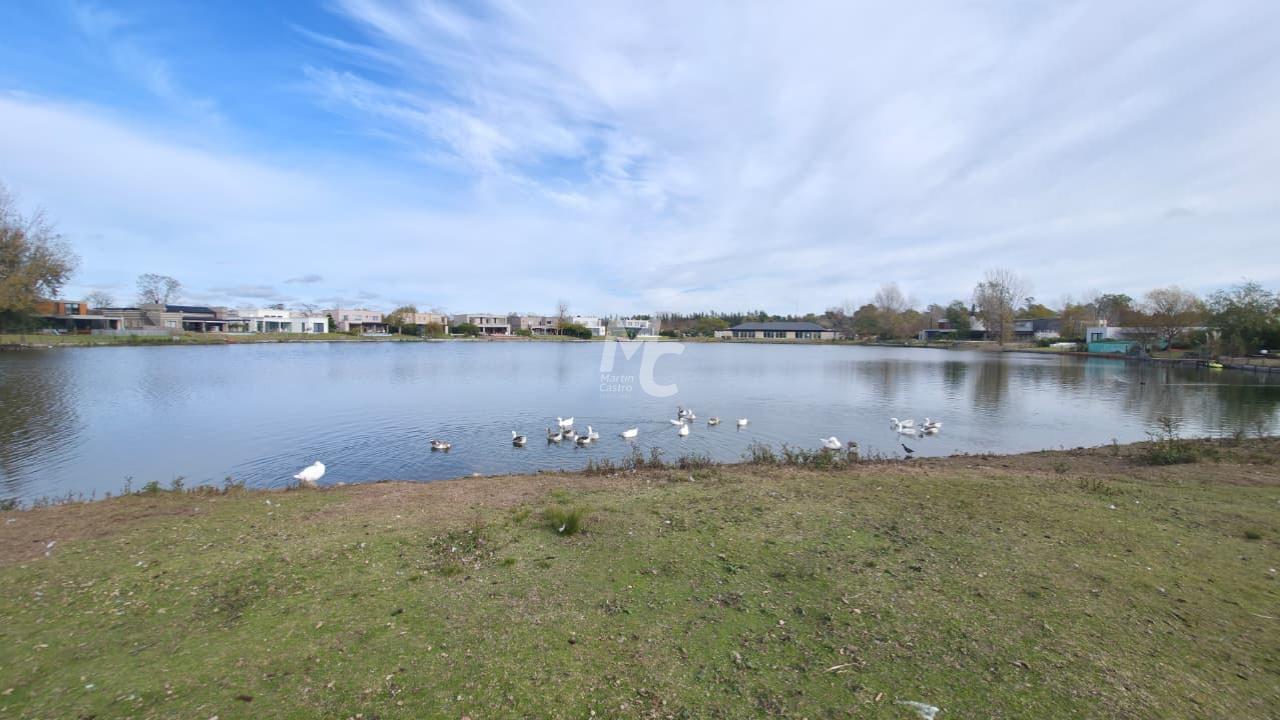 Terreno a la laguna en venta en Canton Norte