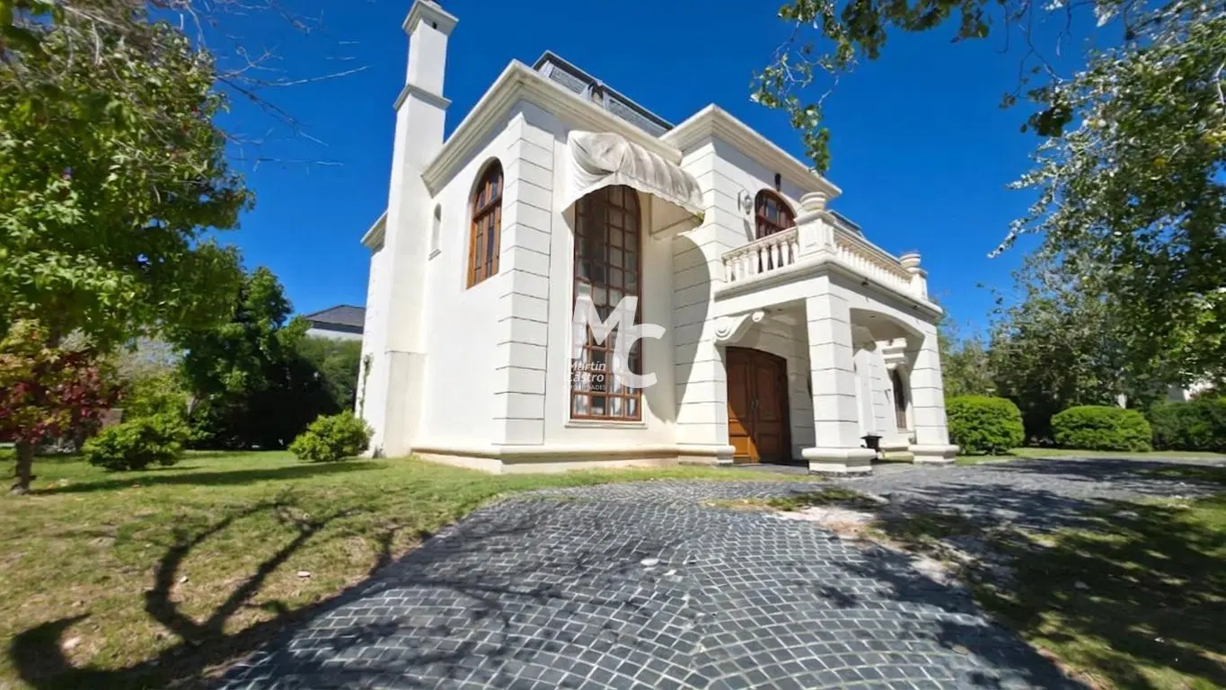 Casa estilo francesa en venta en Septiembre 3