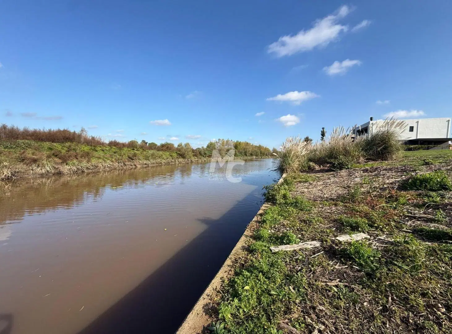 Terreno al río en venta en El Canal 1