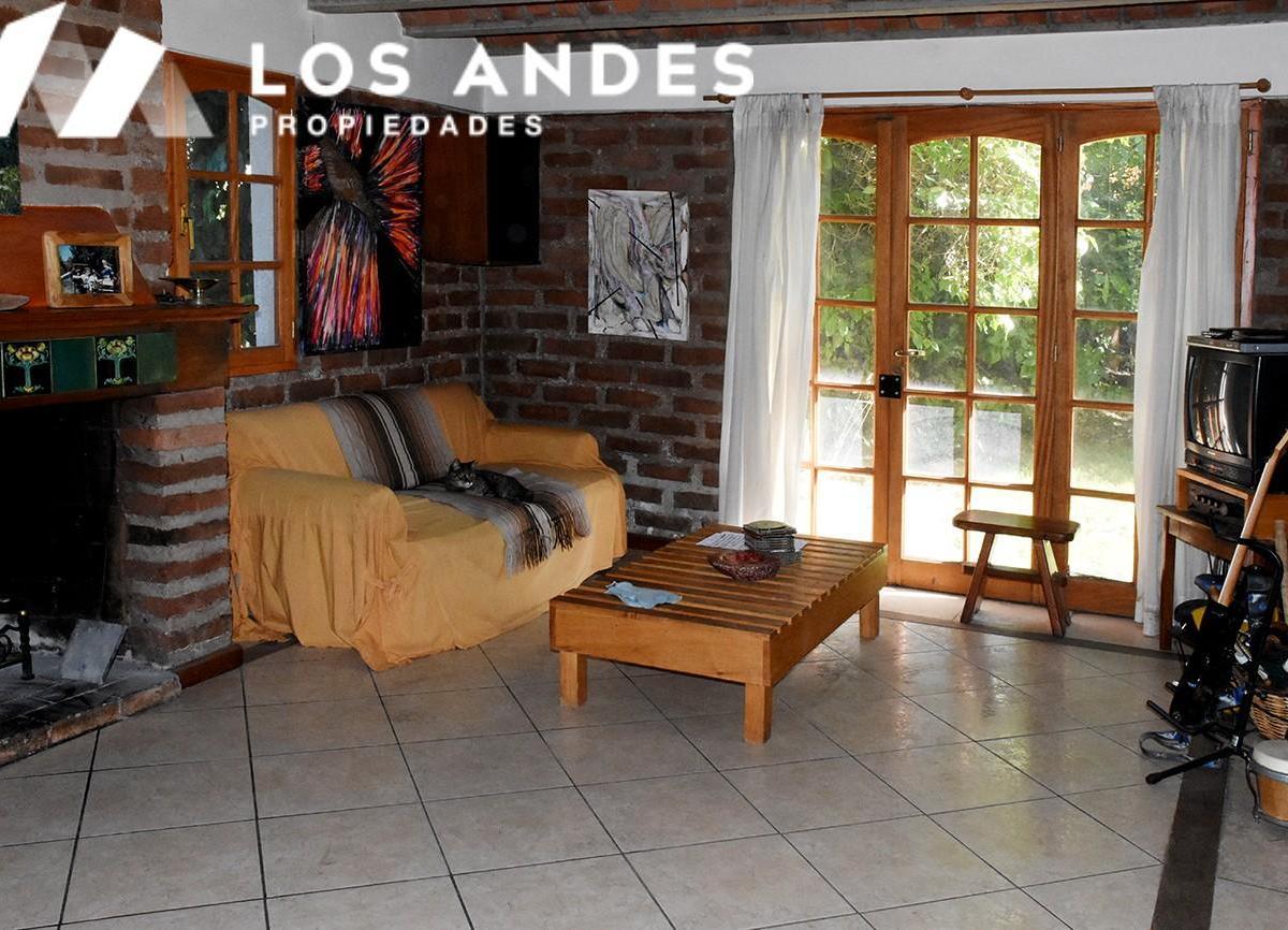 Casa + Dos Departamentos en Barrio Jardin Botanico Venta Bariloche 1