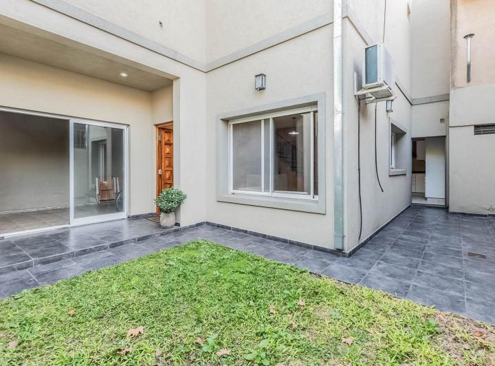 Venta - Casa/PH - Versalles - 5 Ambientes - Cochera - Jardín - Lavadero 2
