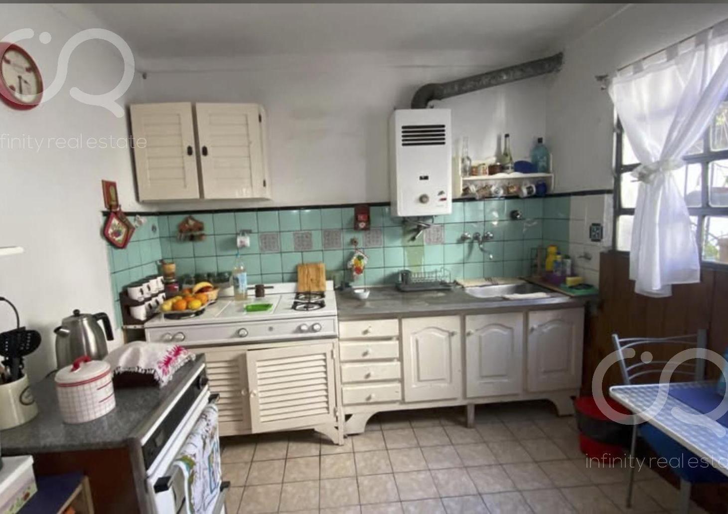 VENTA - Casa a Refaccionar - OPORTUNIDAD ! IDEAL 2/3 FAMILIAS
