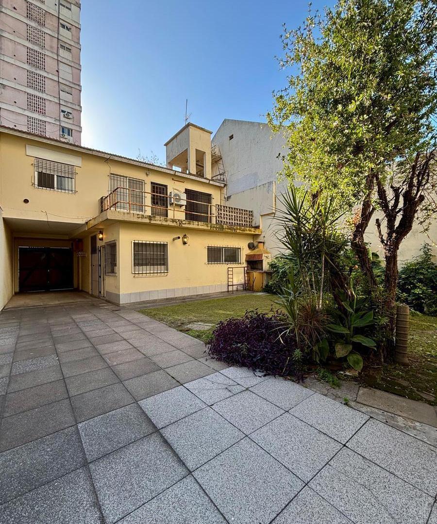 VENTA CASA  5 AMB  PATIO Y TERRAZA