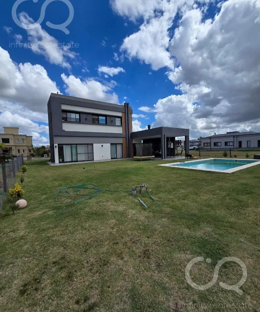 Casa en alquiler en Barrio Privado El Rebenque – 5 ambientes, pileta, galería con parrilla y suite c 2