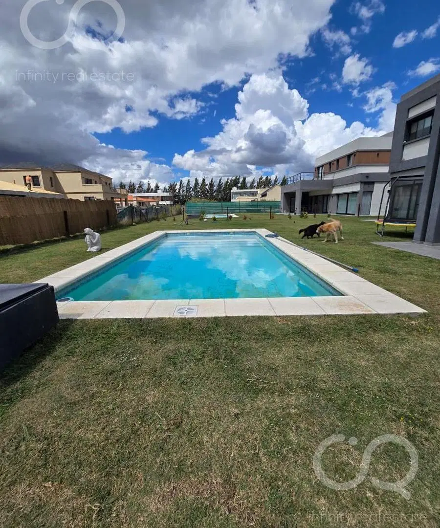 Casa en alquiler en Barrio Privado El Rebenque – 5 ambientes, pileta, galería con parrilla y suite c 5