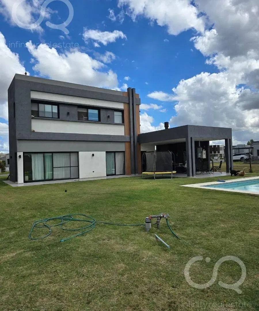Casa en alquiler en Barrio Privado El Rebenque – 5 ambientes, pileta, galería con parrilla y suite c 4