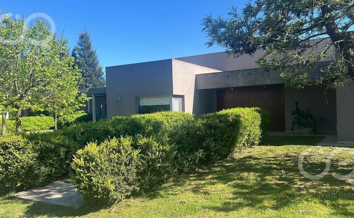 CASA EN VENTA - EM BARRIO FINCAS DE SAN VICENTE