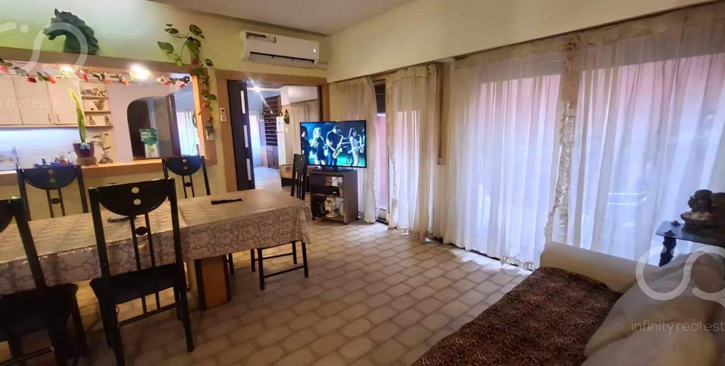 Venta casa sobre lote propio-7 Ambientes- Cocheras- Quincho- Patio- Parrilla -Balcones 2