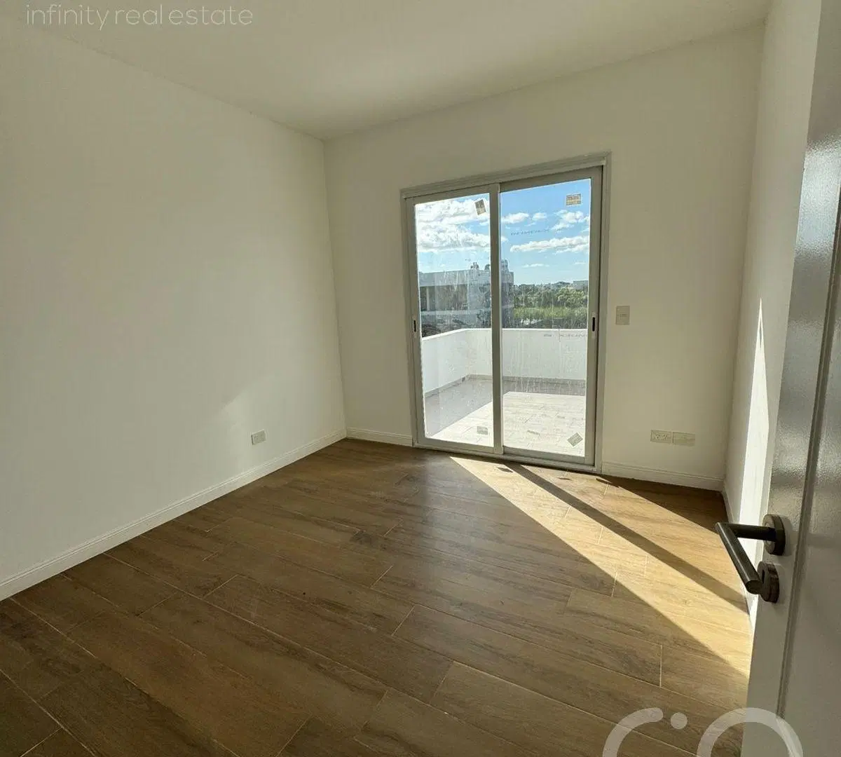 OPORTUNIDAD CASA VENTA PUERTOS DEL LAGO- (NORDELTA 2 ESCOBAR) 4