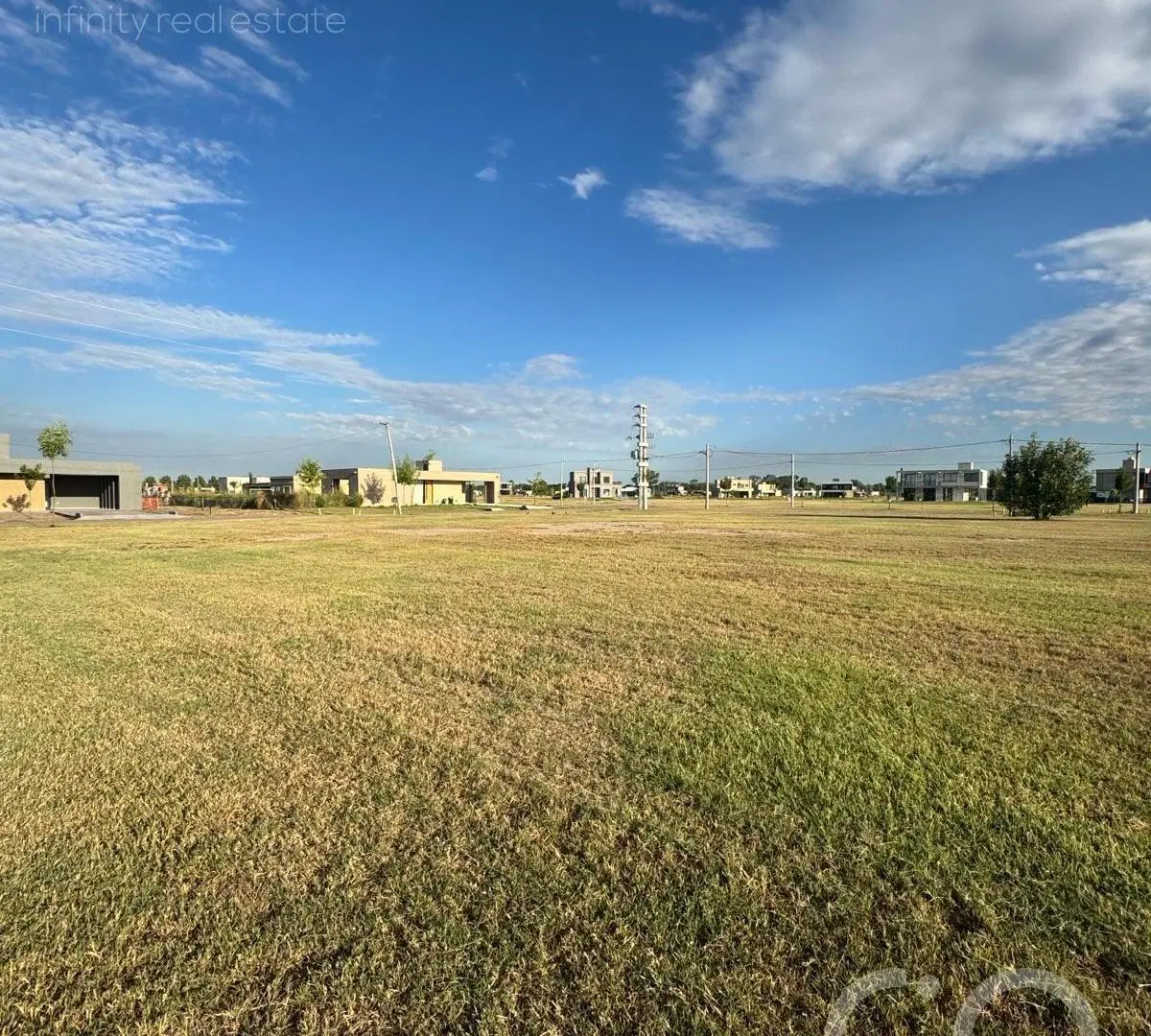 Venta de Lote en esquina en Fincas de San Vicente Sector Lagunas 3