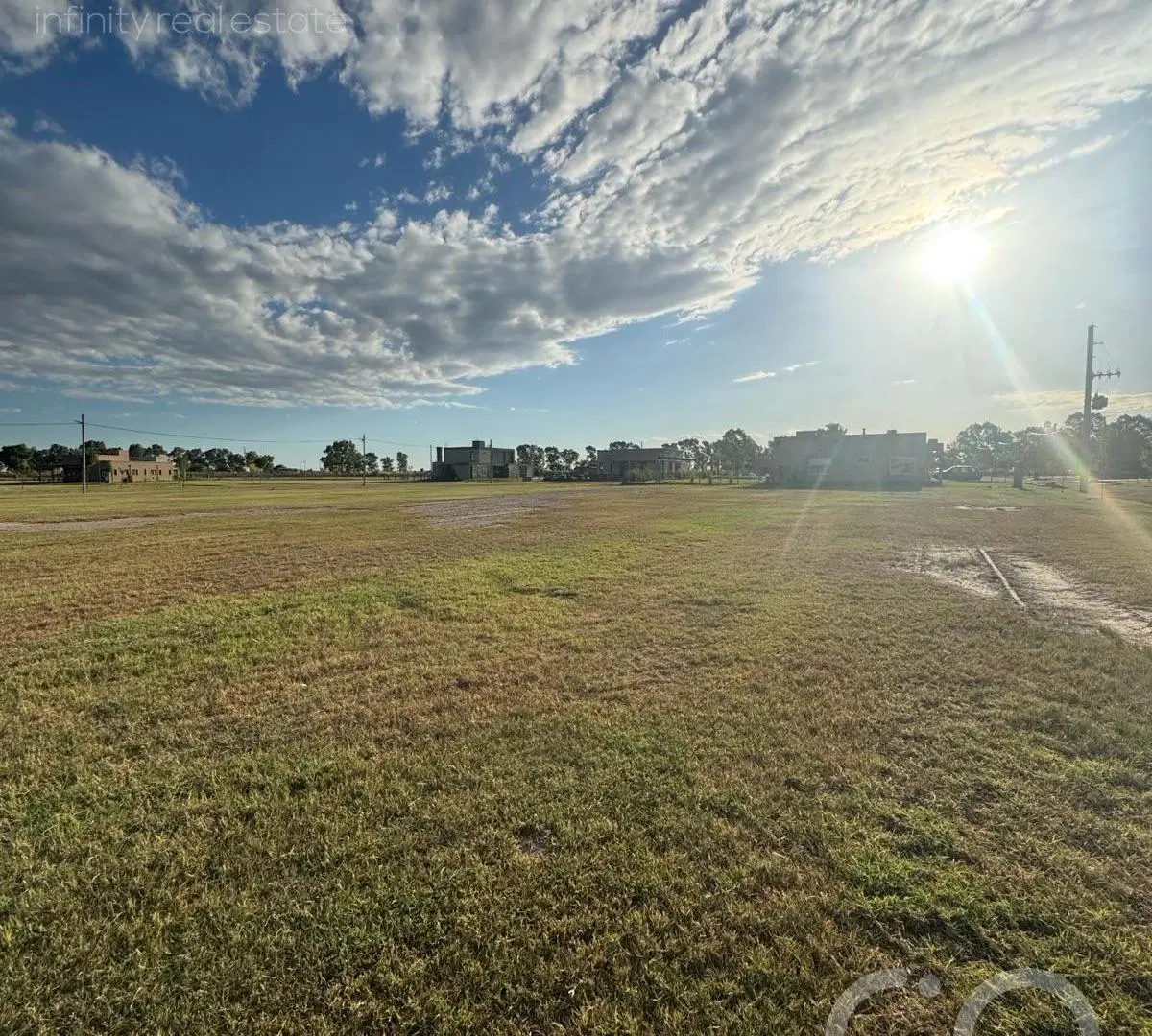 Venta de Lote en esquina en Fincas de San Vicente Sector Lagunas 8