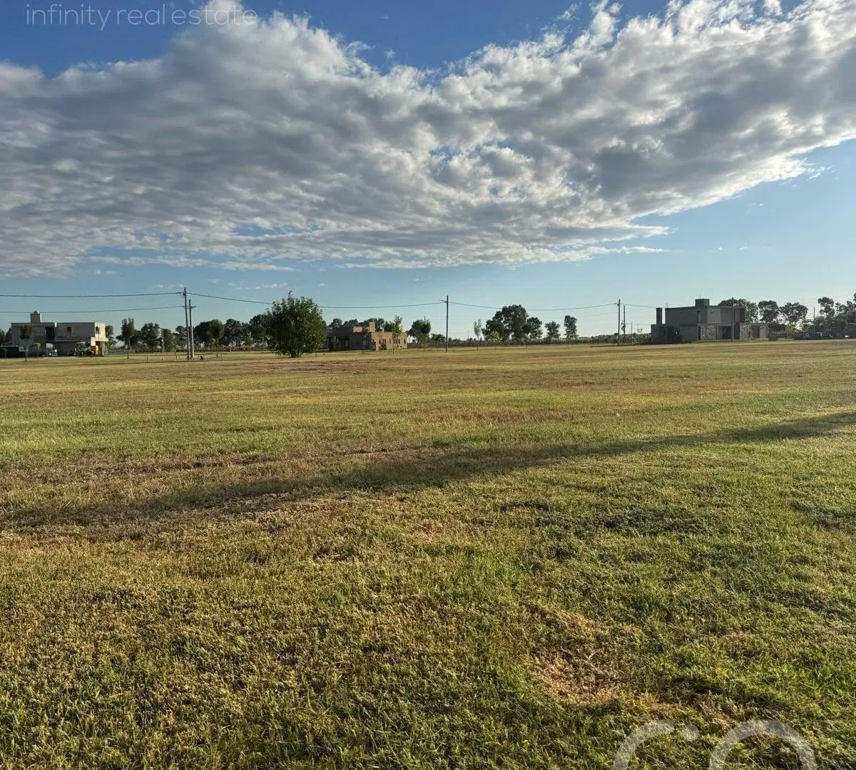 Venta de Lote en esquina en Fincas de San Vicente Sector Lagunas 5