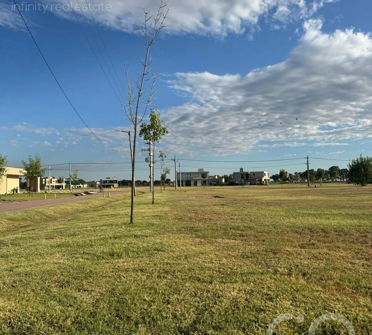 Venta de Lote en esquina en Fincas de San Vicente Sector Lagunas 4