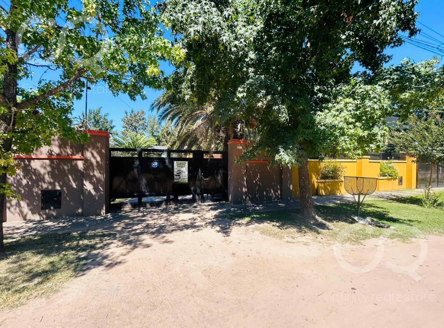 Foto de Venta y/o permuta - Casa para dos familias - Parque - Piscina - Zona de, imagen 2