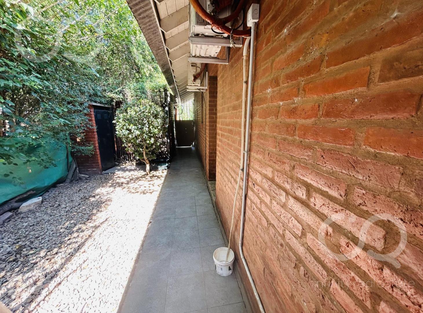 Foto de Venta y/o permuta - Casa para dos familias - Parque - Piscina - Zona de, imagen 4