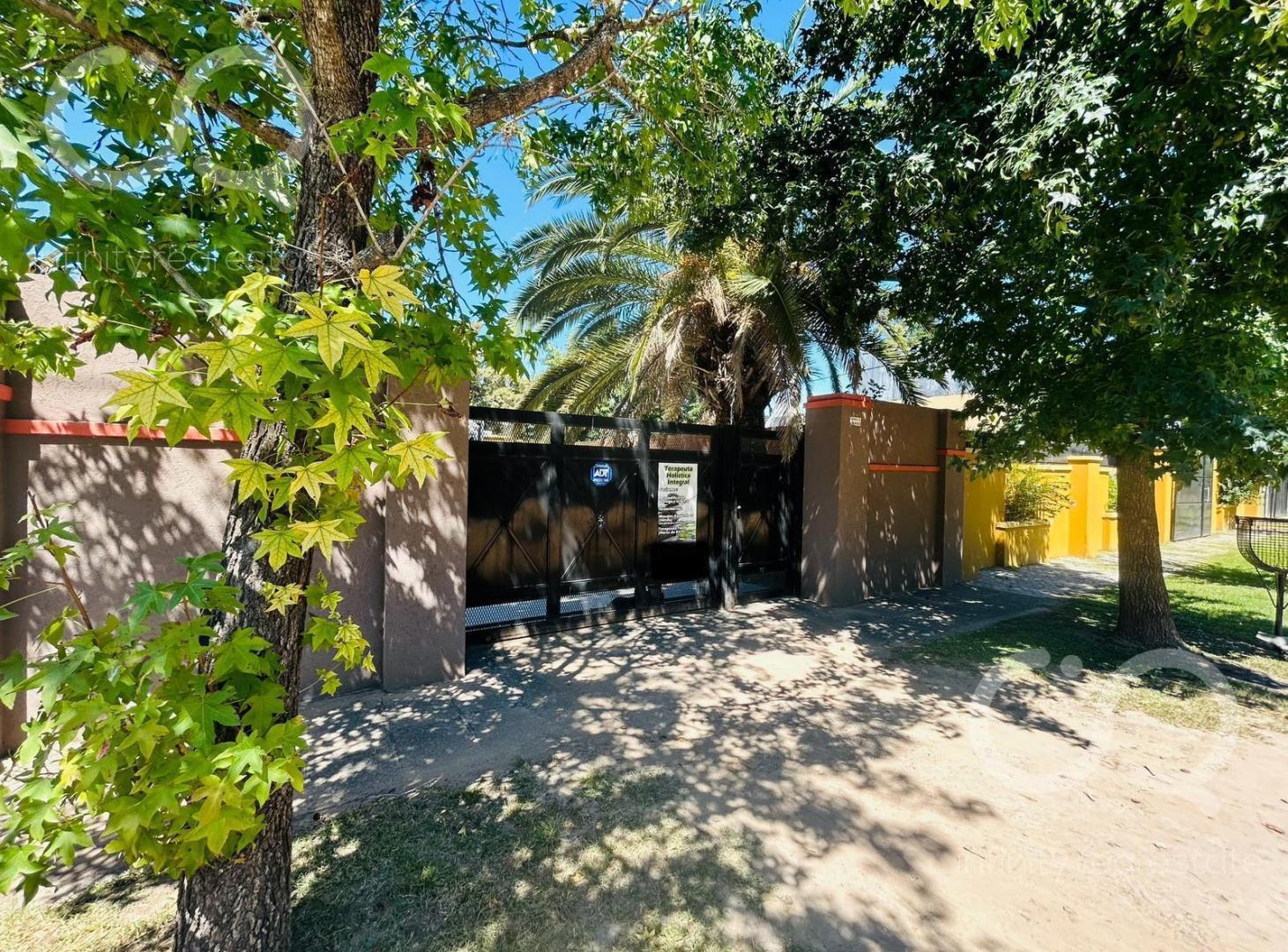 Foto de Venta y/o permuta - Casa para dos familias - Parque - Piscina - Zona de, imagen 1