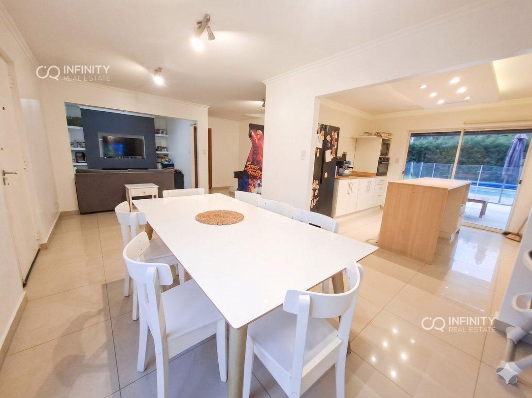 Foto de VENTA CASA 4 AMB SANTA GUADALUPE PILETA, imagen 3