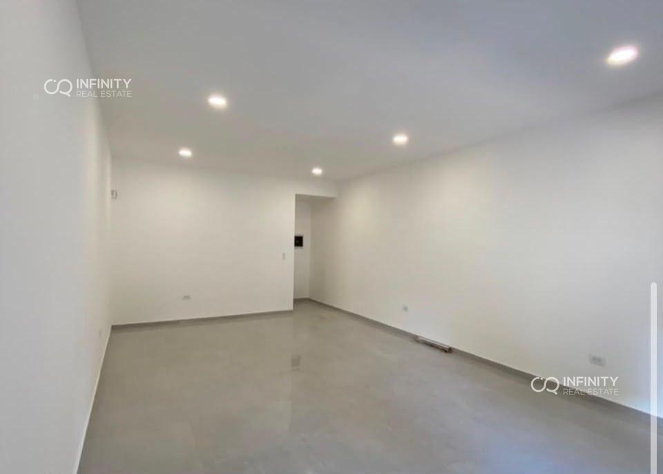 Foto de Venta Excelente Local muy luminoso en Paso Del Rey- Zona comercial, imagen 1