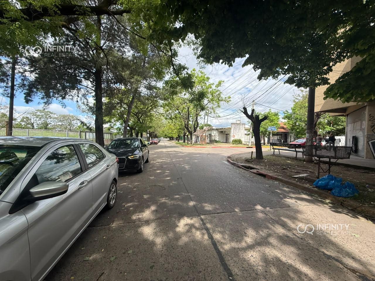 Foto de VENTA DE IMPONENTE CASA A REFACCIONAR - IDEAL INVERSOR - MULTIPLES, imagen 3