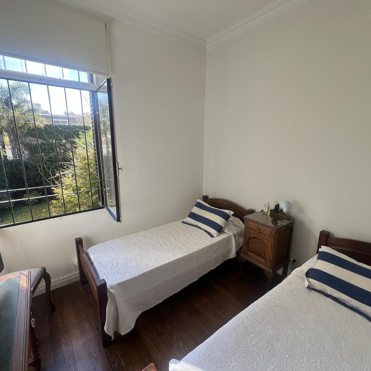 Casa en Venta 4 Dorm. + Comodín, Cochera - Gran Patio con Jardín 5