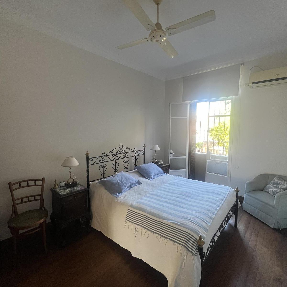 Casa en Venta 4 Dorm. + Comodín, Cochera - Gran Patio con Jardín 3
