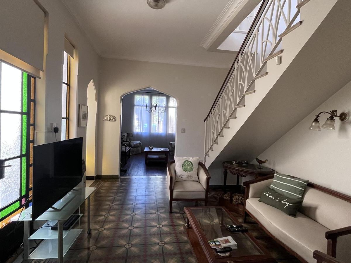 Casa en Venta 4 Dorm. + Comodín, Cochera - Gran Patio con Jardín 4