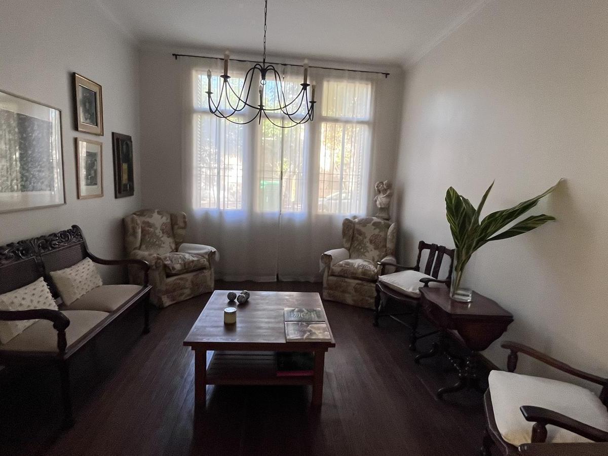Casa en Venta 4 Dorm. + Comodín, Cochera - Gran Patio con Jardín 5