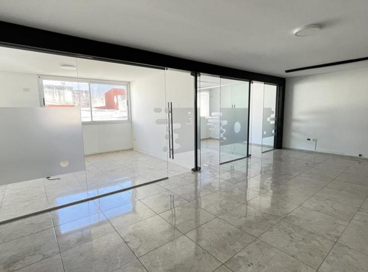 Oficina Moderan Impecable! Varios privados, Zona ABASTO 2
