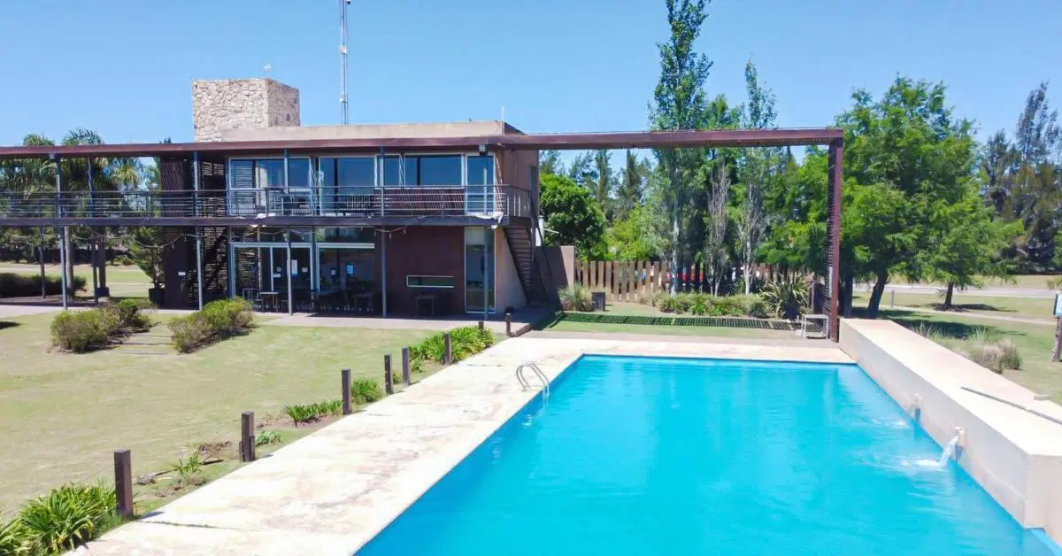 Increíble lote en esquina en Puerto Roldán 5