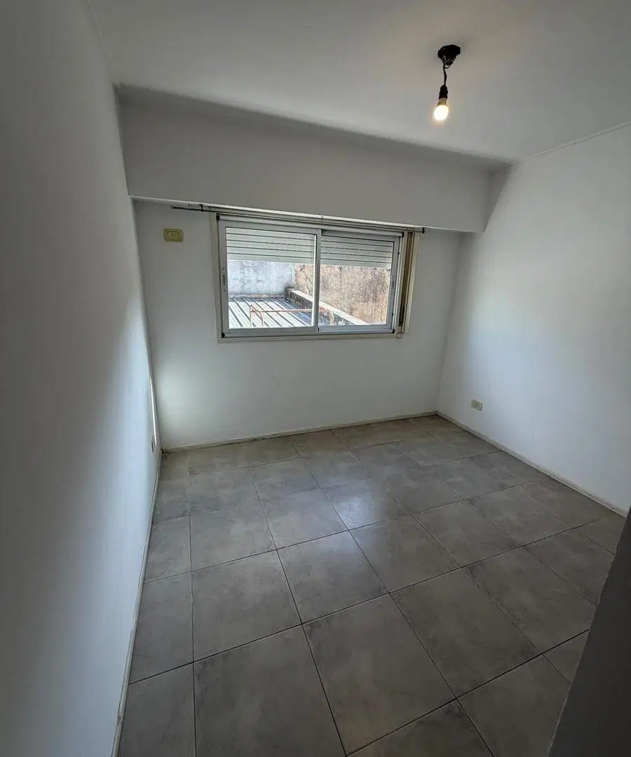 Departamento en Abasto 1 Dormitorio, amplio con balcon! 5