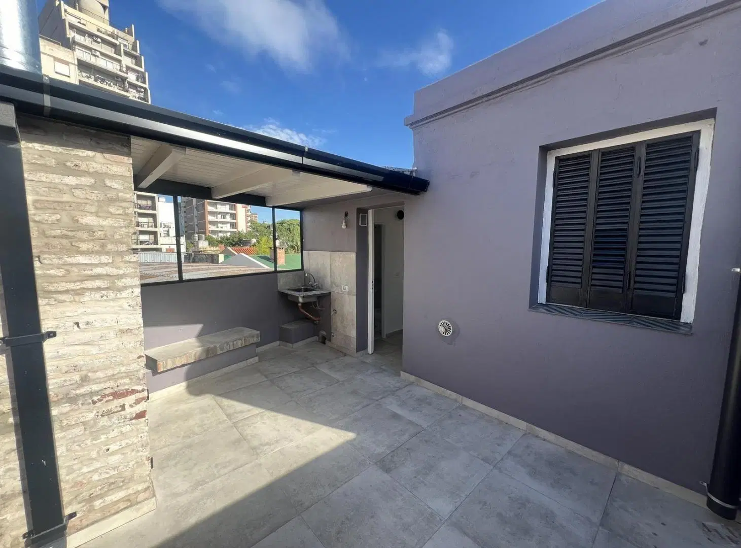 Casa de Pasillo a Estrenar! 1 dorm. Patio y Terraza! 3