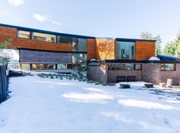 Casa del lago. Con costa. Patagónia, Bariloche, Argentina. Circuito Chico 3