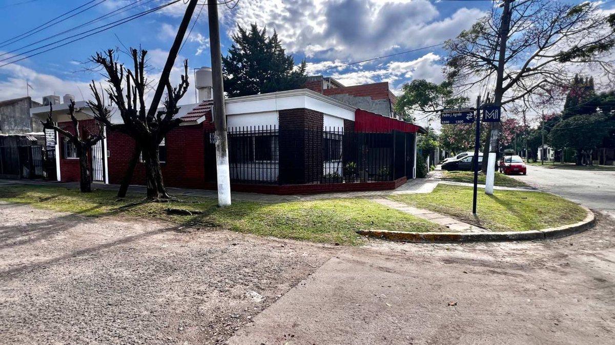 Venta Casa 3 Amb. con Cochera en Ituzaingo 3