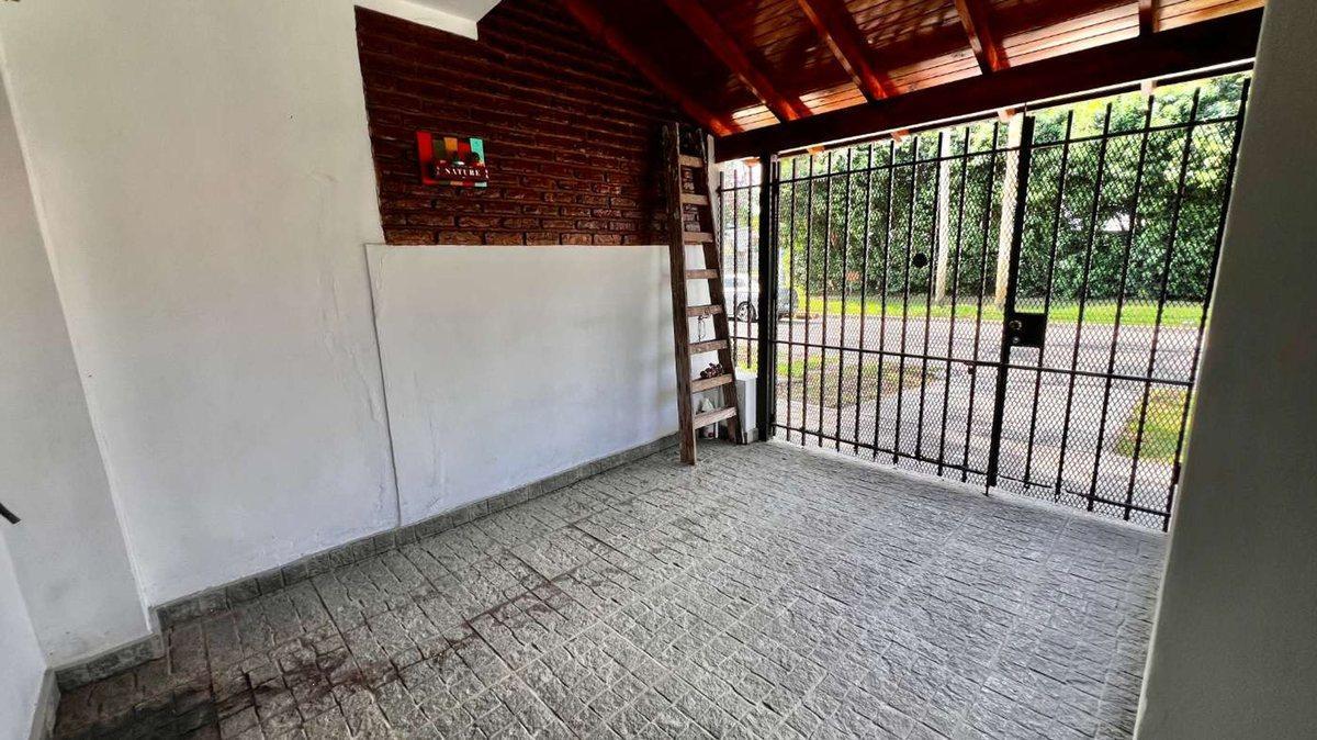 Venta Casa 3 Amb. con Cochera en Ituzaingo 2