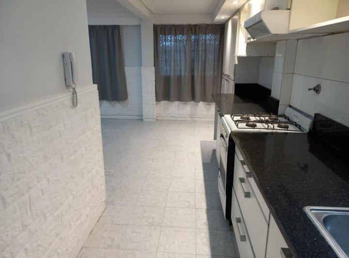 VENTA DE 4 AMBIENTES RECICLADO T: 127 M2-BURZACO 2