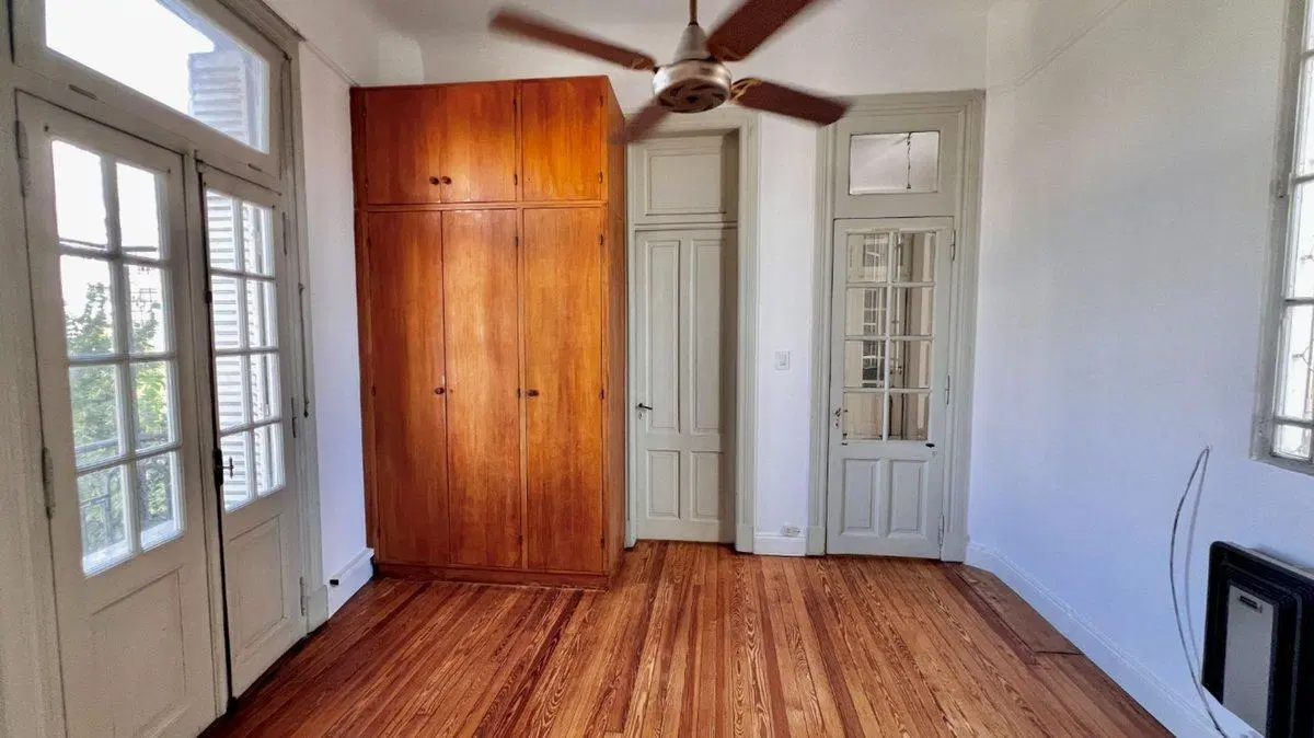 Venta Depto 4 amb con balcon en Caballito 3