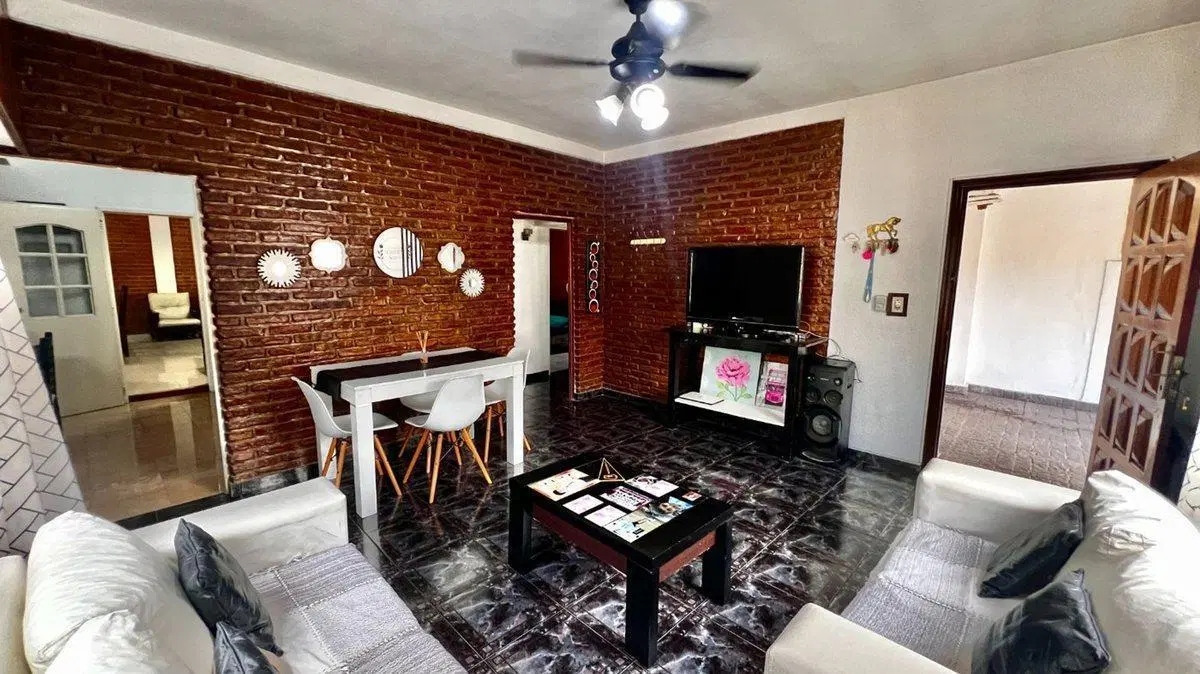 Venta Casa 3 amb. con cochera en Ituzaingo 2