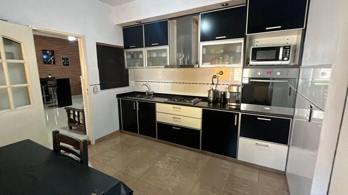 Venta Casa 3 amb. con cochera en Ituzaingo 5